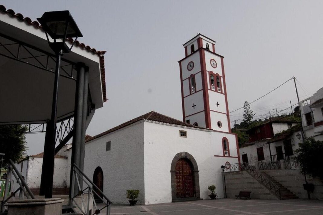 un-pueblo-de-tenerife-se-rebela-contra-el-cura-por-destrozar-unos-frescos-de-la-iglesia-declarados-bien-de-interes-cultural