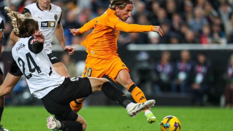 El 1-1 del Real Madrid en el Valencia 1-2 Real Madrid de la jornada 12 de LaLiga EA Sports