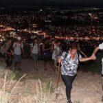 223834-como-se-ve-carlos-paz-de-noche-vuelven-las-visitas-nocturnas-a-la-cruz