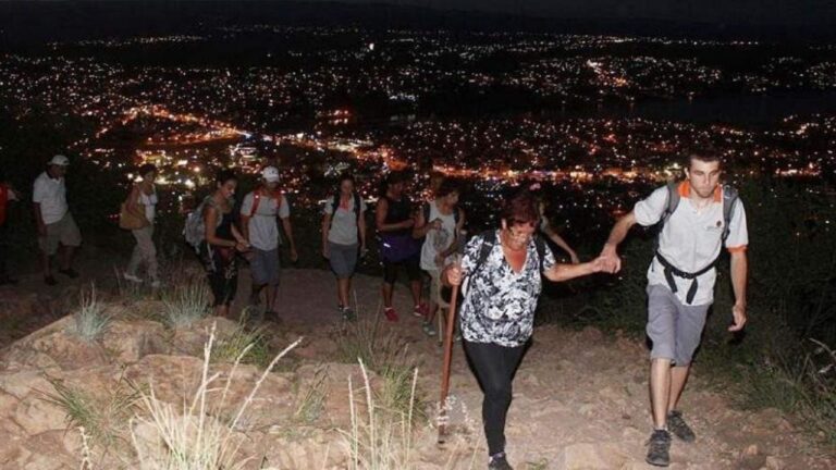 Cómo se ve Carlos Paz de noche? vuelven las visitas nocturnas a La Cruz