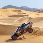 226635-carlos-sainz-sufrio-un-vuelco-y-perdio-terreno-en-el-rally-dakar-2025