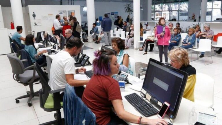 Salarios: prorrogan una medida que pone techo a las paritarias de los estatales