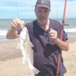 265125-lagunas-rios-y-playas-para-disfrutar-del-verano-pescando