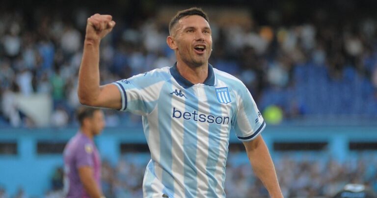 Racing golea a Belgrano y se trepa a la cima del Grupo A del Apertura