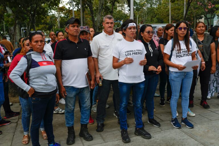 Miedo, enfermedades y deudas afligen a los venezolanos liberados tras arrestos postelectorales