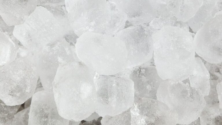 El truco casero que se volvió viral y explica cómo hacer para que el hielo dure más