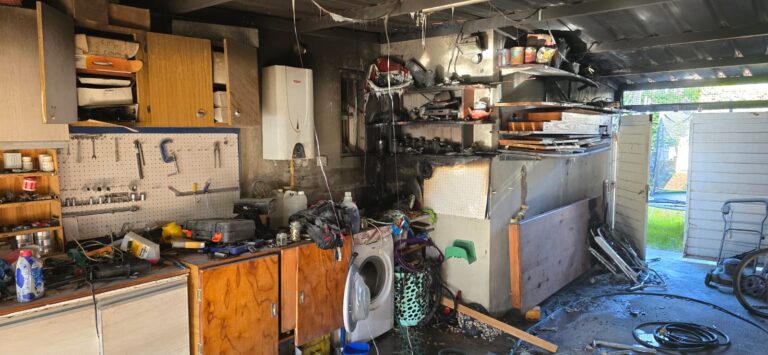 Dos heridos graves tras una fuerte explosión en un taller de GNC
