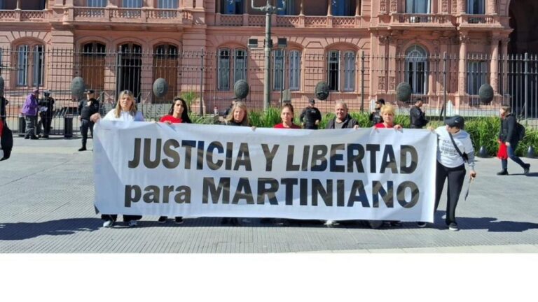 La madre del único detenido por la violación grupal en Bialet Massé se encadenó en Casa Rosada