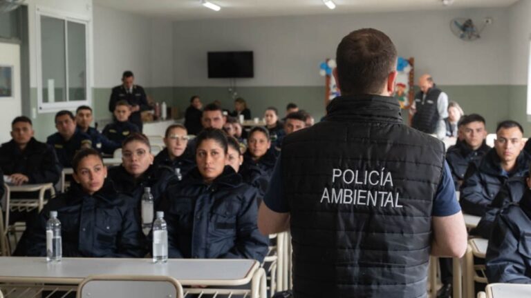 Córdoba capacitó a policías en Bell Ville para fortalecer el control ambiental