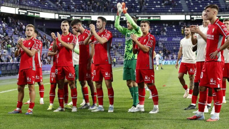 El Córdoba CF sabe sufrir para sumar un punto de confianza en el complicado campo del Valladolid