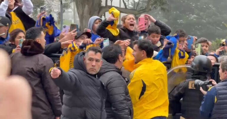 Locura por Paredes y Riquelme en la llegada de Boca a Mar del Plata