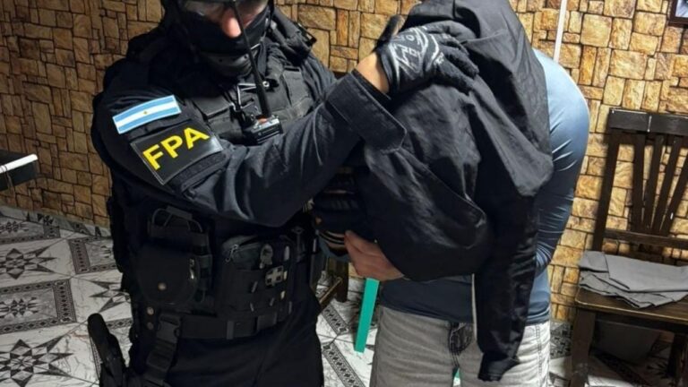 Allanaron una casa y detuvieron a una pareja por vender drogas en Córdoba
