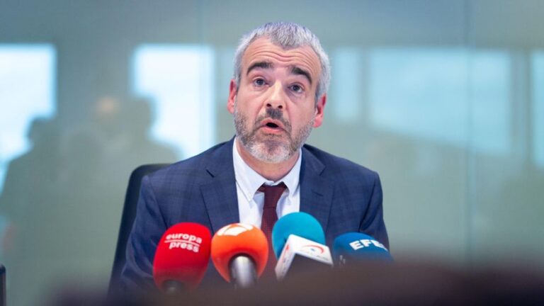 Aena acusa a Ryanair de «chantaje» y el Gobierno afirma que no se someterá a «decisiones arbitrarias de una compañía»