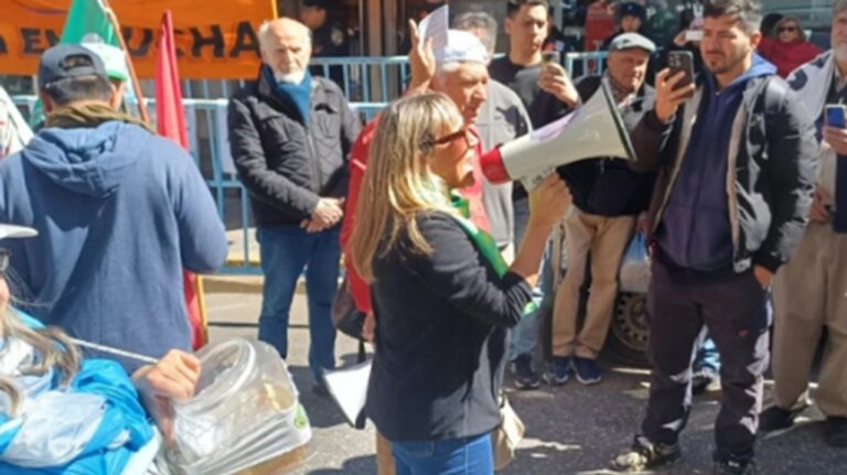 Protesta de periodistas en Córdoba por salarios por debajo de la línea de pobreza
