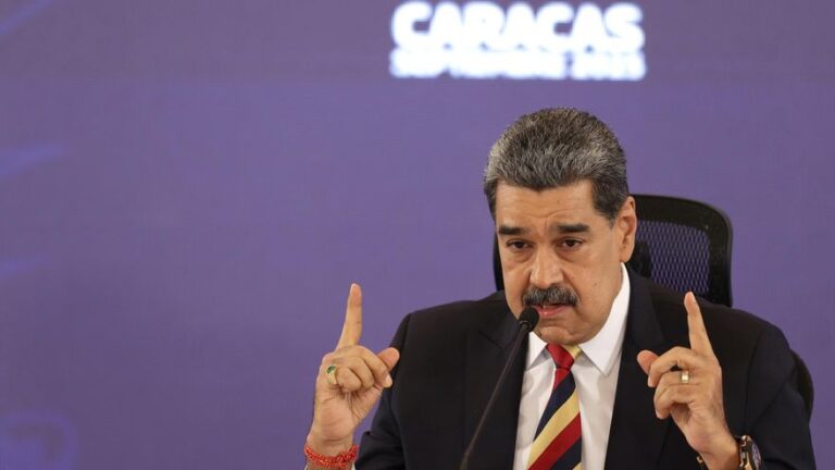 Maduro dice que si Venezuela fuera agredida «pasaría a una etapa de lucha armada»
