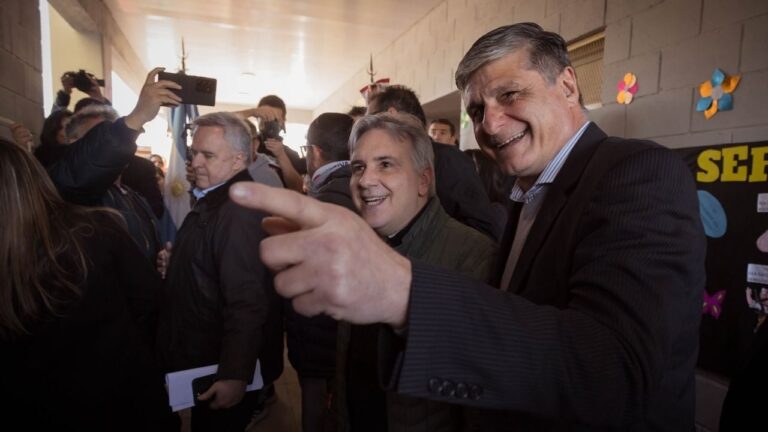 Cosquín recibió $200 millones y una nueva ambulancia del Gobierno provincial
