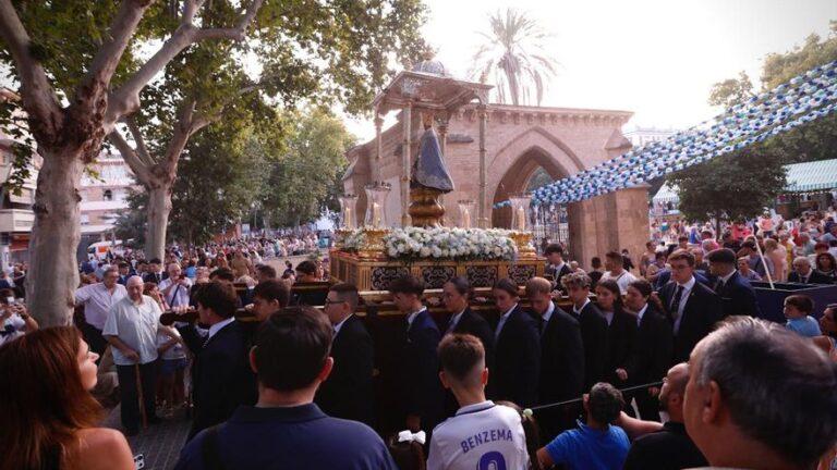 Respeto y entusiasmo en el traslado de la Fuensanta desde su barrio a la Catedral