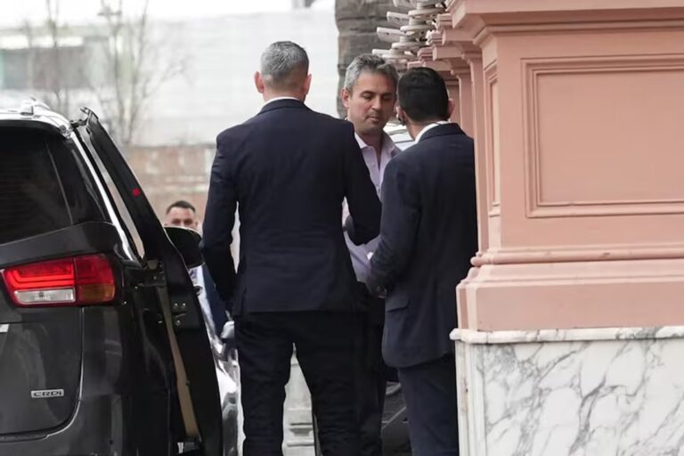 Tras la dura derrota electoral, Milei se reunió dos horas con su gabinete