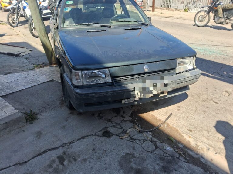 Choque y escándalo en Carlos Paz: golpes, destrozos y dos detenidos