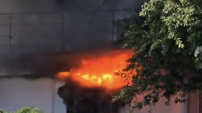 Se desató un incendio en el emblemático edificio Libertad de Buenos Aires