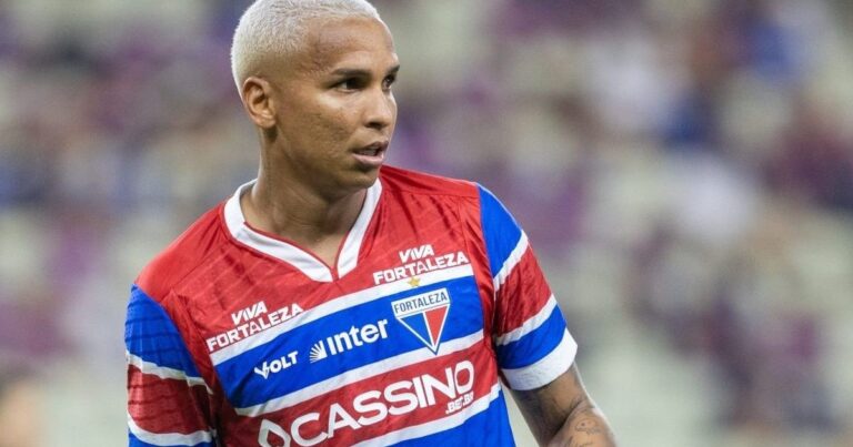 Palermo habló sobre Deyverson tras su debut en Fortaleza: «Tiene su locura interior, pero es bueno tener este tipo de jugadores»