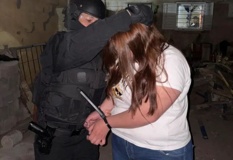 Córdoba: utilizaba a su hija de 14 años para vender droga, hay seis detenidos