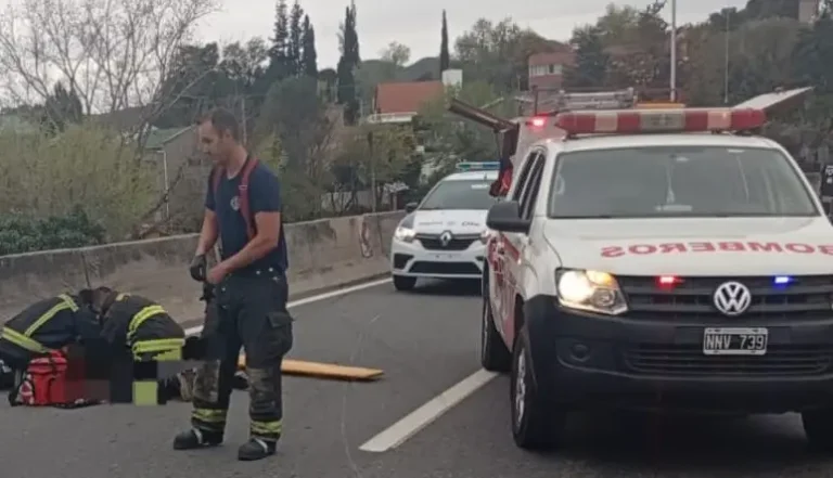 Cayeron de la moto en el ingreso a Carlos Paz y sufrieron fracturas