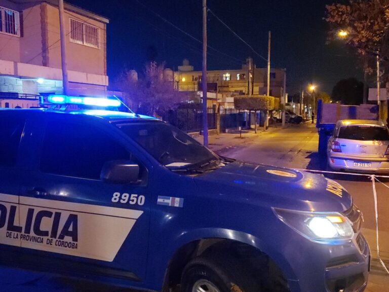 Una joven denunció haber sido secuestrada y maniatada: allanamiento y dos detenidos