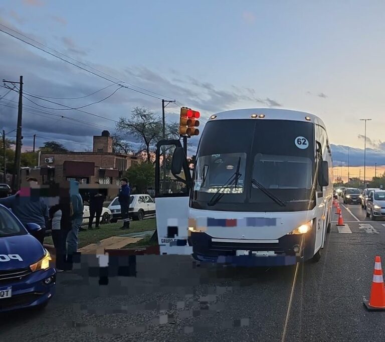 Un hombre falleció mientras viajaba en un colectivo en Córdoba