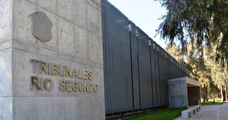Grabó con una cámara oculta en el baño de mujeres: lo acusan de violencia de género y abuso sexual