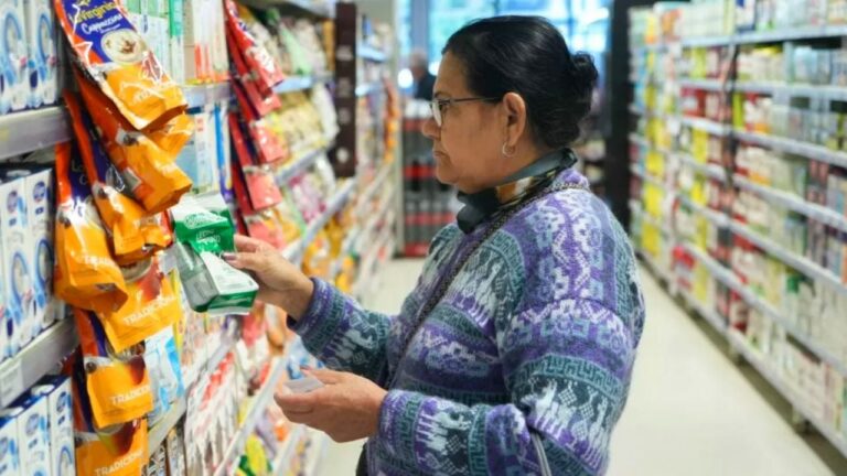 El Gobierno derogó más de 70 normas de control a comercios y supermercados