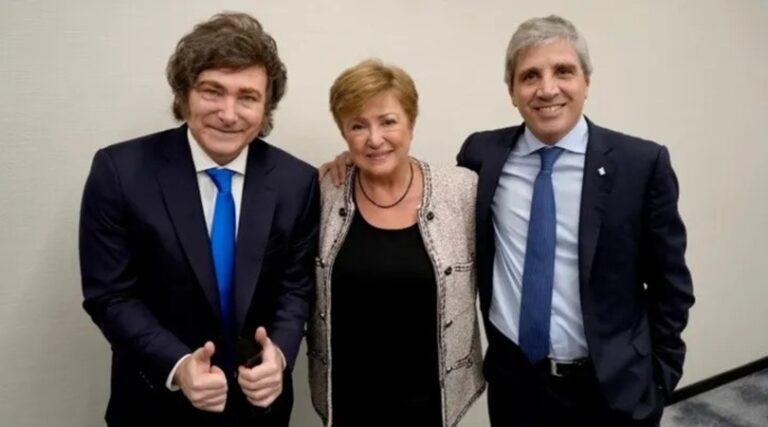 Deuda para pagar deuda: el FMI festeja el plan de Trump y Milei