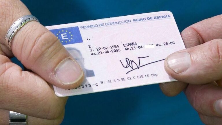 Las esperas para sacarse el carnet de conducir en Europa se cronifican; Portugal las reduce con apoyo privado