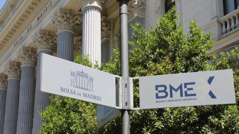 El Ibex 35 mantiene los 15.100 puntos en la apertura pese a abrir en ‘rojo’
