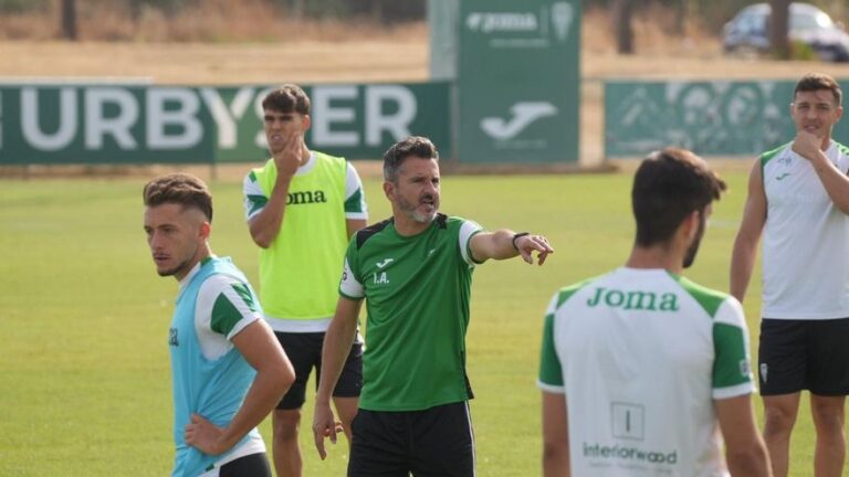 El Córdoba CF no encuentra el gol en las jugadas a balón parado