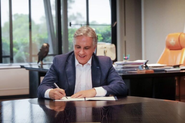 El gobernador Martín Llaryora promulgó la Ley del Programa de Igualdad Territorial