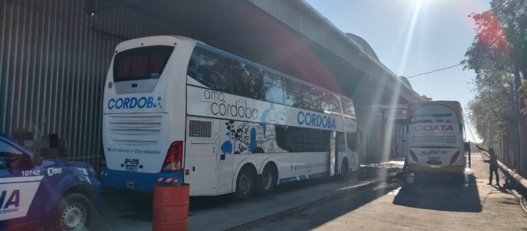 Conmoción en Córdoba: encuentran un feto en el baño de un micro de larga distancia