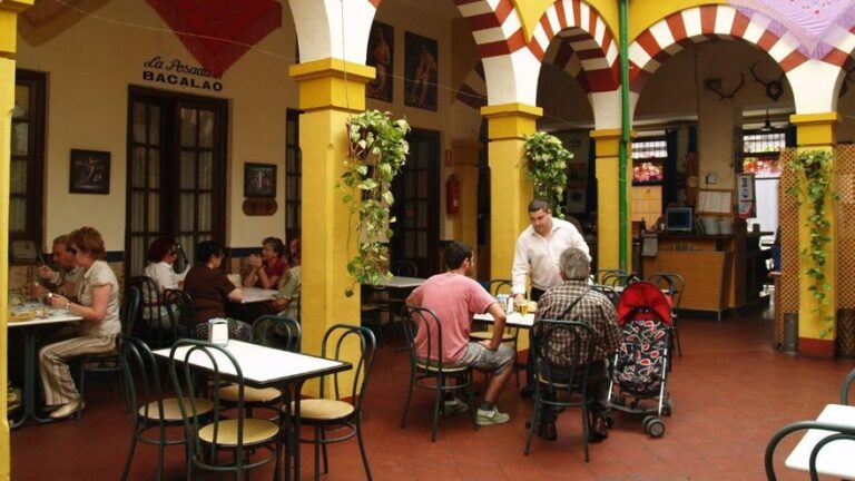 Fue uno de los primeros bares de Córdoba, abrió en 1868 y ahora es una taberna de visita obligatoria: «Cómo siempre, espectacular»