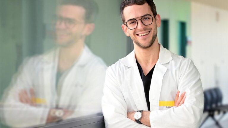 José Manuel Felices, médico: «Me preocupa cada vez más el vapeo, especialmente en gente joven»