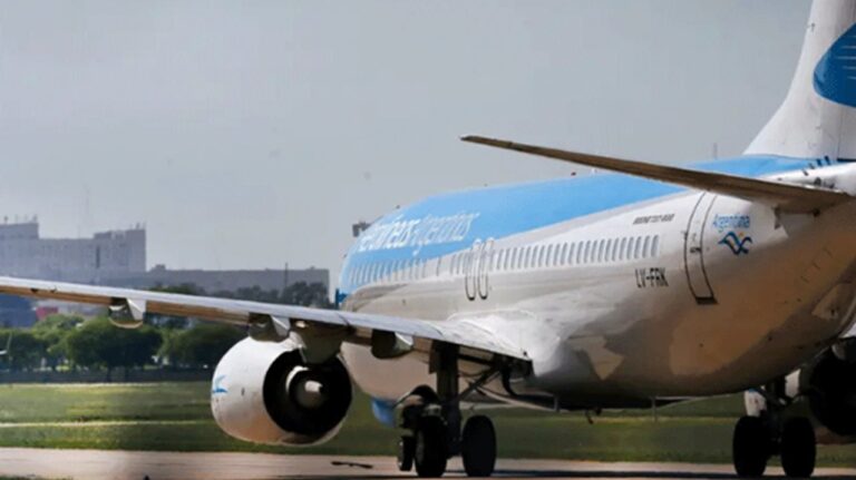 Medidas de fuerza de pilotos afectarán los vuelos de Aerolíneas Argentinas