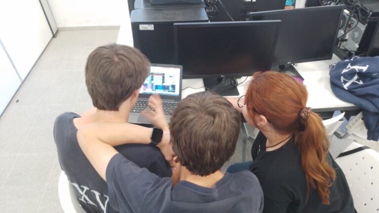 Estudiantes carlospacenses clasificaron a la final nacional de competencias digitales