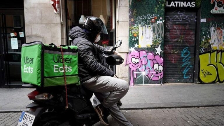 Uber acumula 23 millones de euros en multas por emplear falsos autónomos pero se está librando de pagar la mayoría