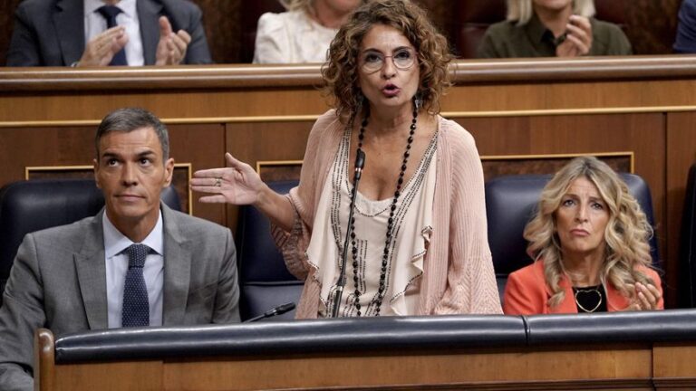 Montero espolea a Feijóo para que ponga pie en pared y obligue a Ayuso a cumplir la ley del aborto