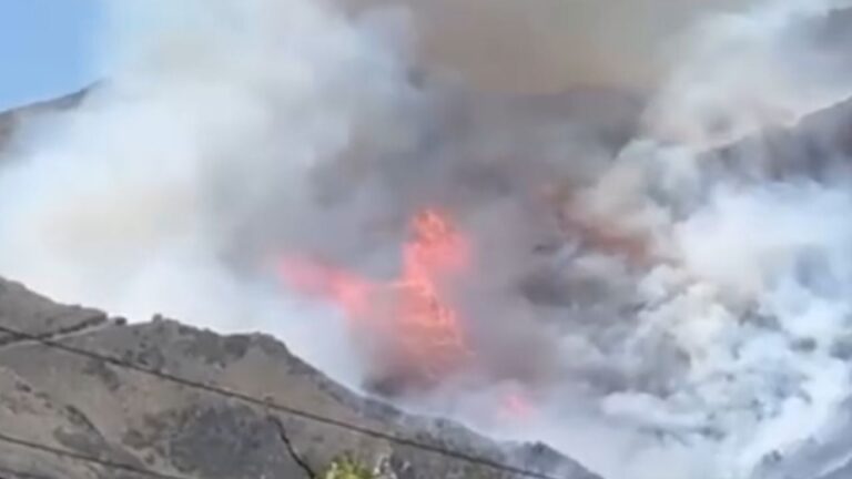El viento trae cenizas a Carlos Paz y el valle se cubre de humo