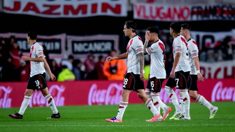 Silbidos en el Monumental: River sumó otra derrota y preocupa su presente