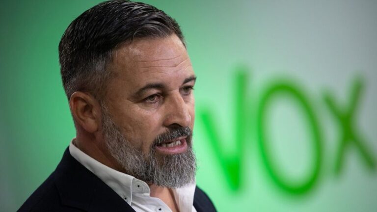 Abascal acusa a Sánchez de intentar «secuestrar a la Corona y utilizarla contra España»