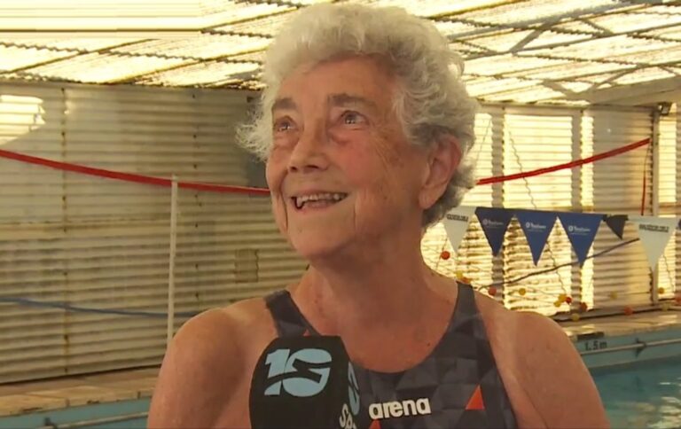 A los 89 años una nadadora cordobesa brilló en el Mundial de Singapur