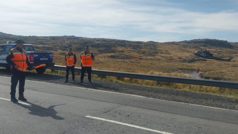 El viento desata el caos en Altas Cumbres: fuego activo y corte total del camino