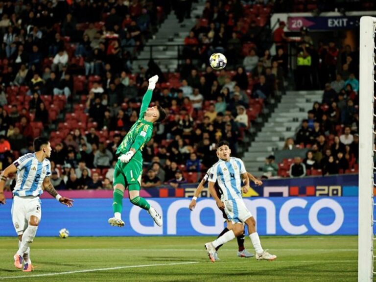 Las dos increíbles atajadas de Santino Barbi ante Colombia