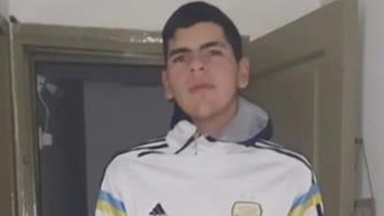 Desaparecido en Córdoba: mide casi dos metros y tiene 17 años